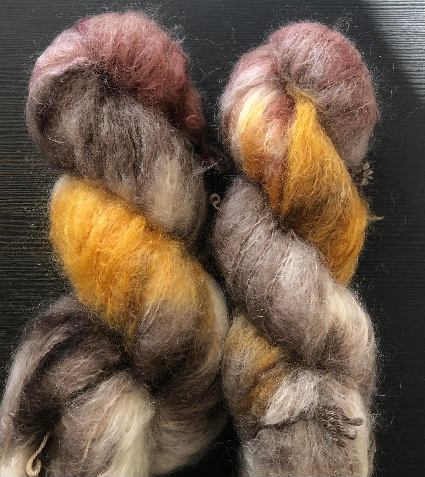 Hasselnøtt og Karamell. Tykk Mohair / Fat Mohair, ubehandlet. TILBUD - INGEN BYTTERETT.