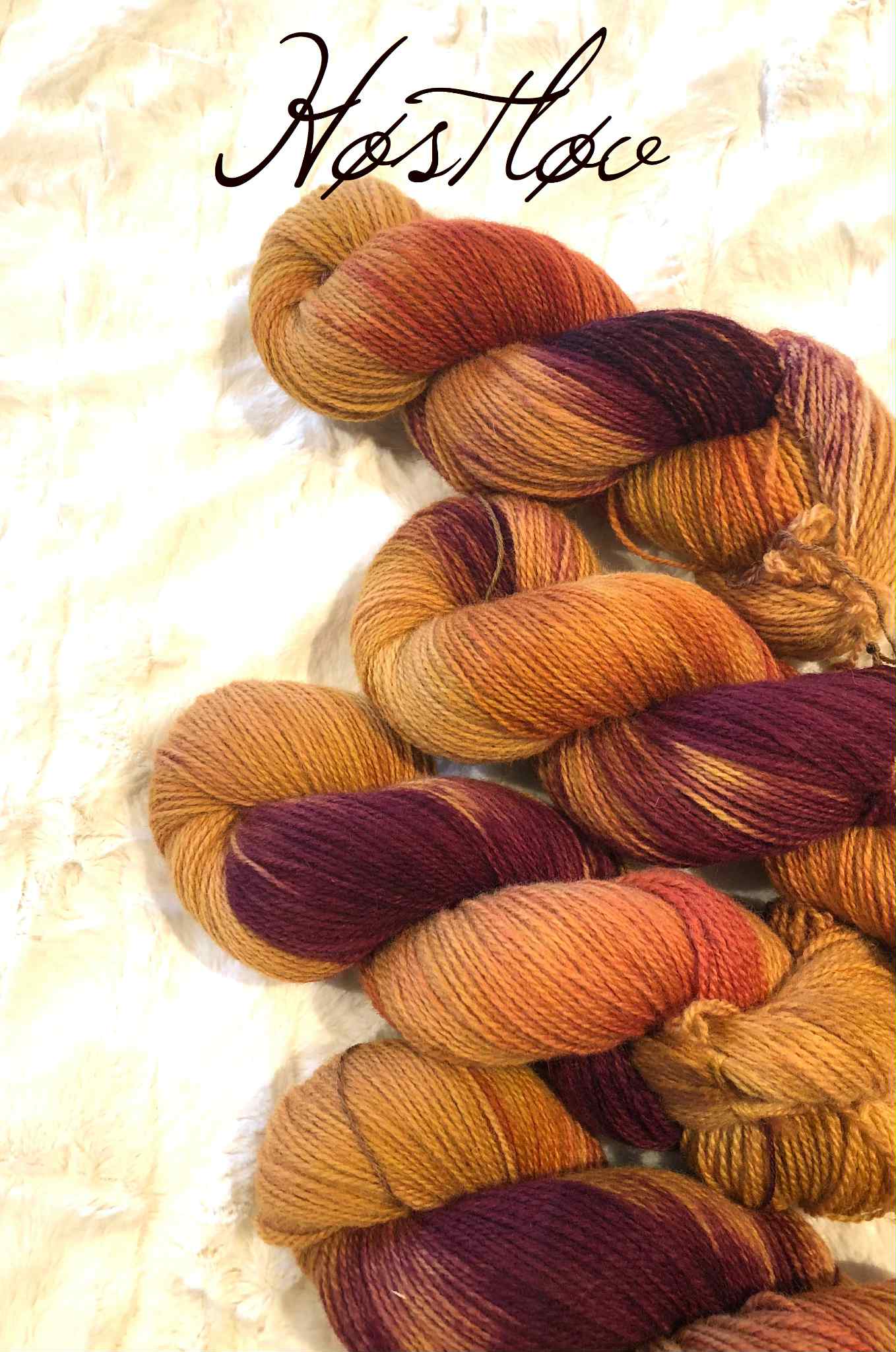 Håndfarget Finull fra Rauma. Farge: Høstløv.