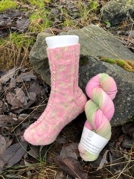 Garnpakke til  Hverdags sokken - Garn + oppskrift. Fjære fra Hillesvåg.