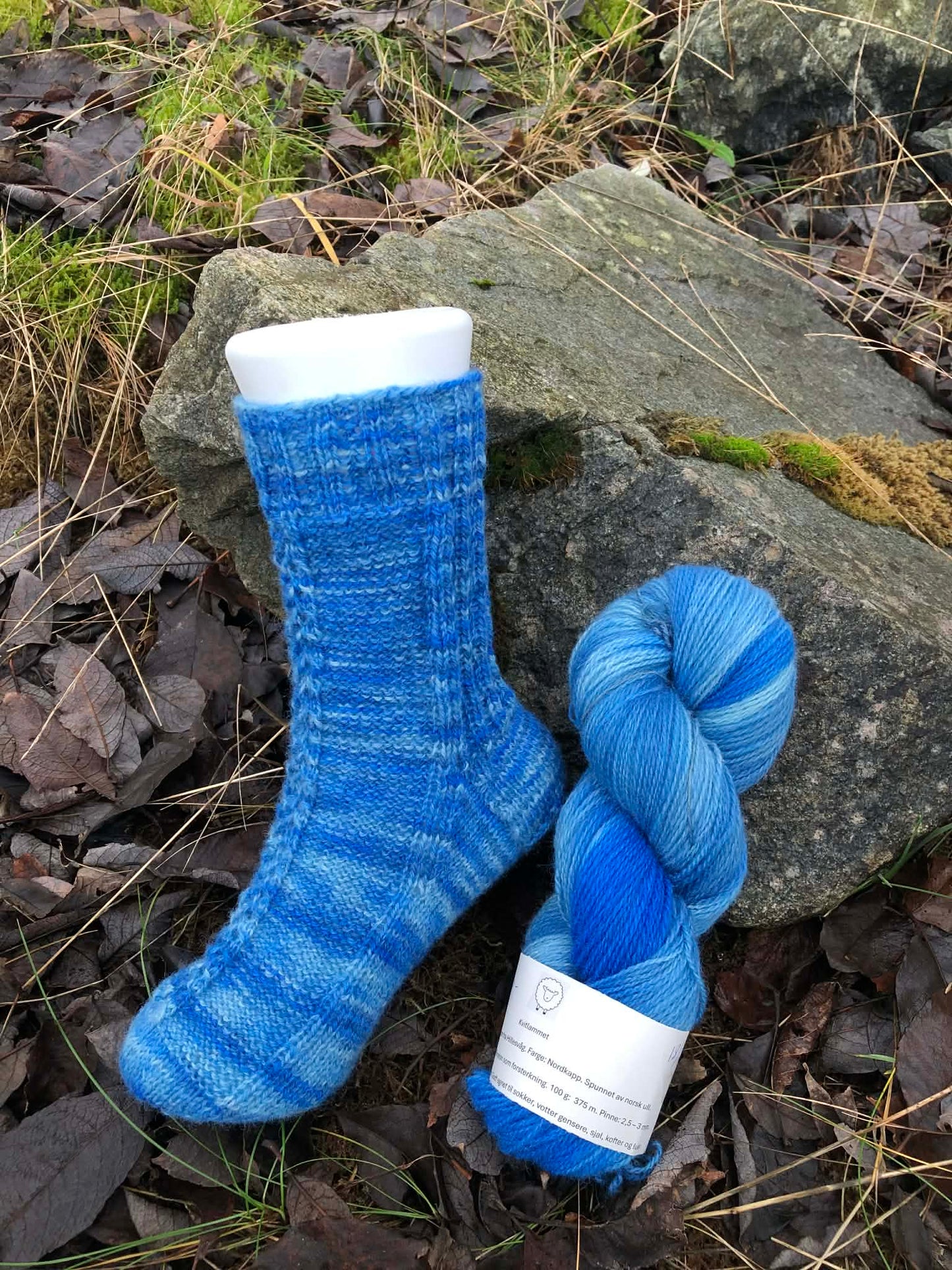 Garnpakke til  Hverdags sokken - Garn + oppskrift. Fjære fra Hillesvåg.