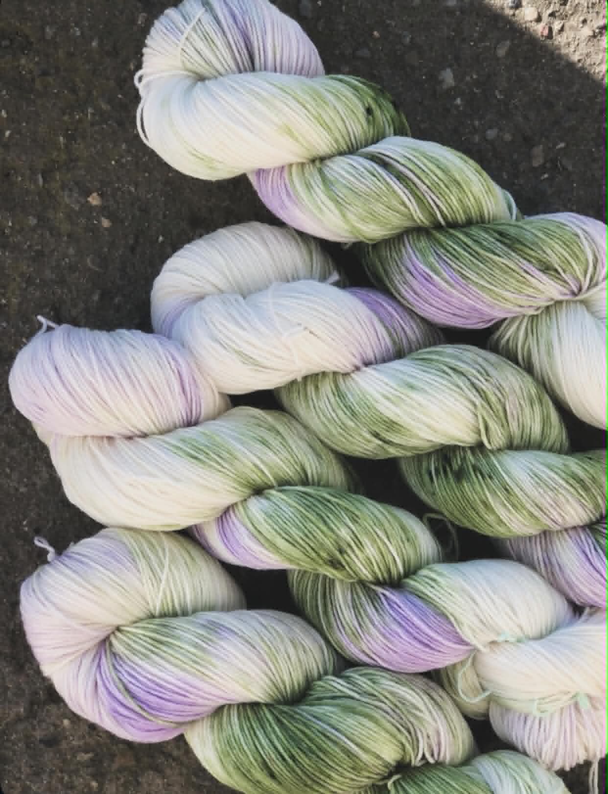 Ravngarn - Sokkegarn / forsterket Merino. Farge: Hyacinth. TILBUD - FAST LAVPRIS - INGEN BYTTERETT.