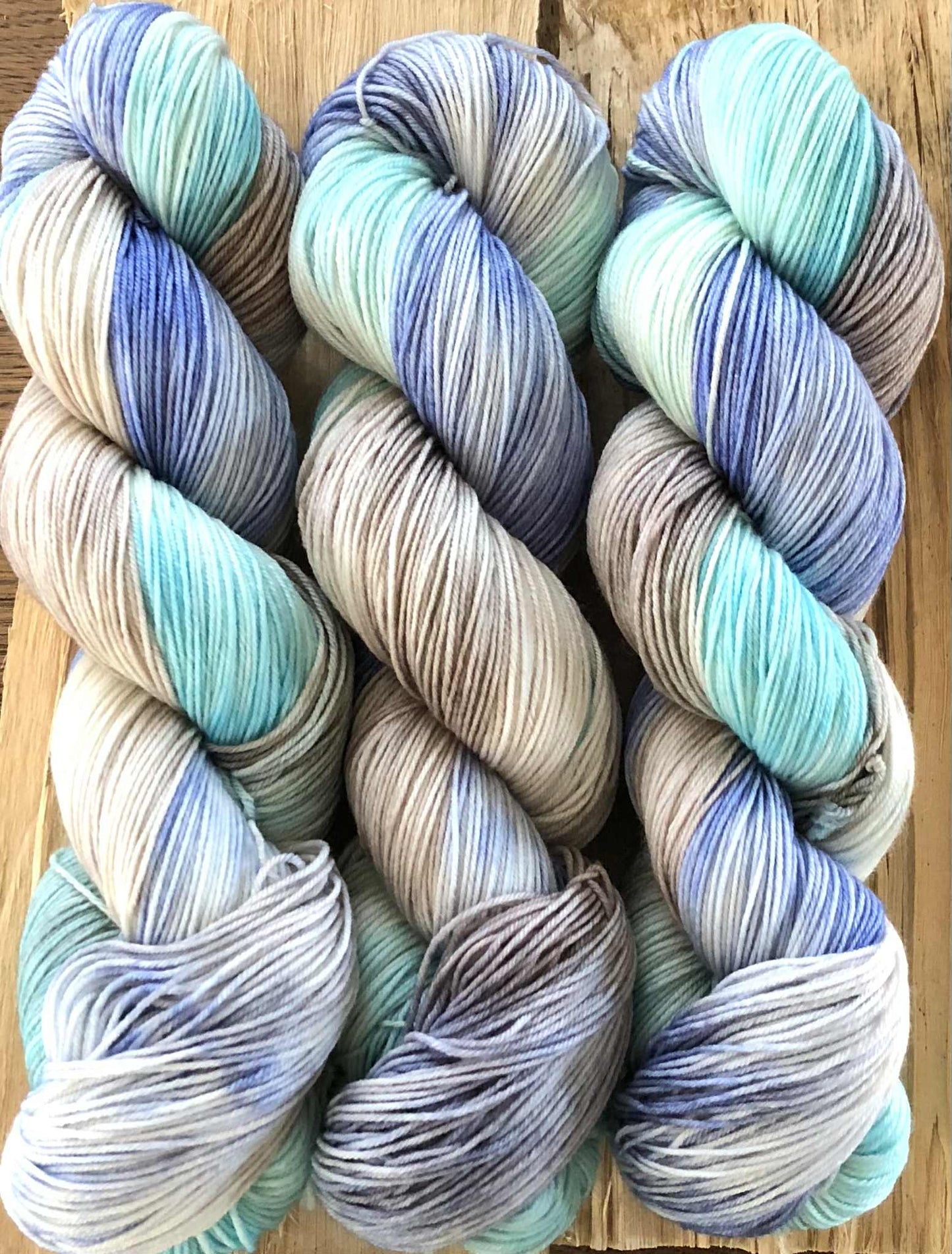 Sokkegarn / forsterket Merino. Farge: Isvann. TILBUD - INGEN BYTTERETT.