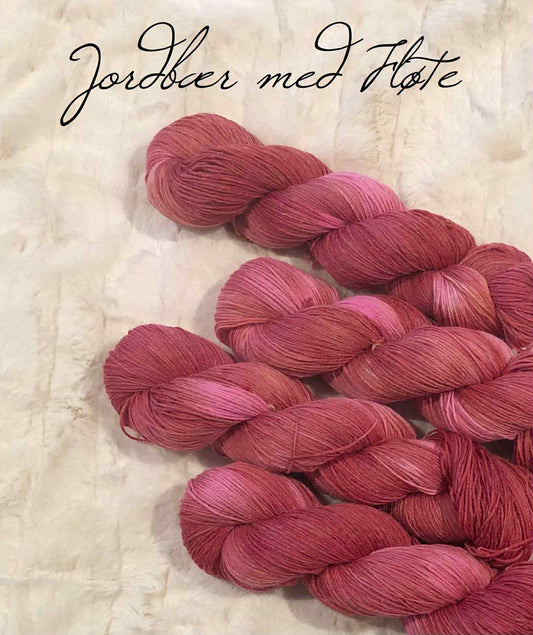 Merlin - 80 % merino + 20 % Lin. Farge: Jordbær med fløte.