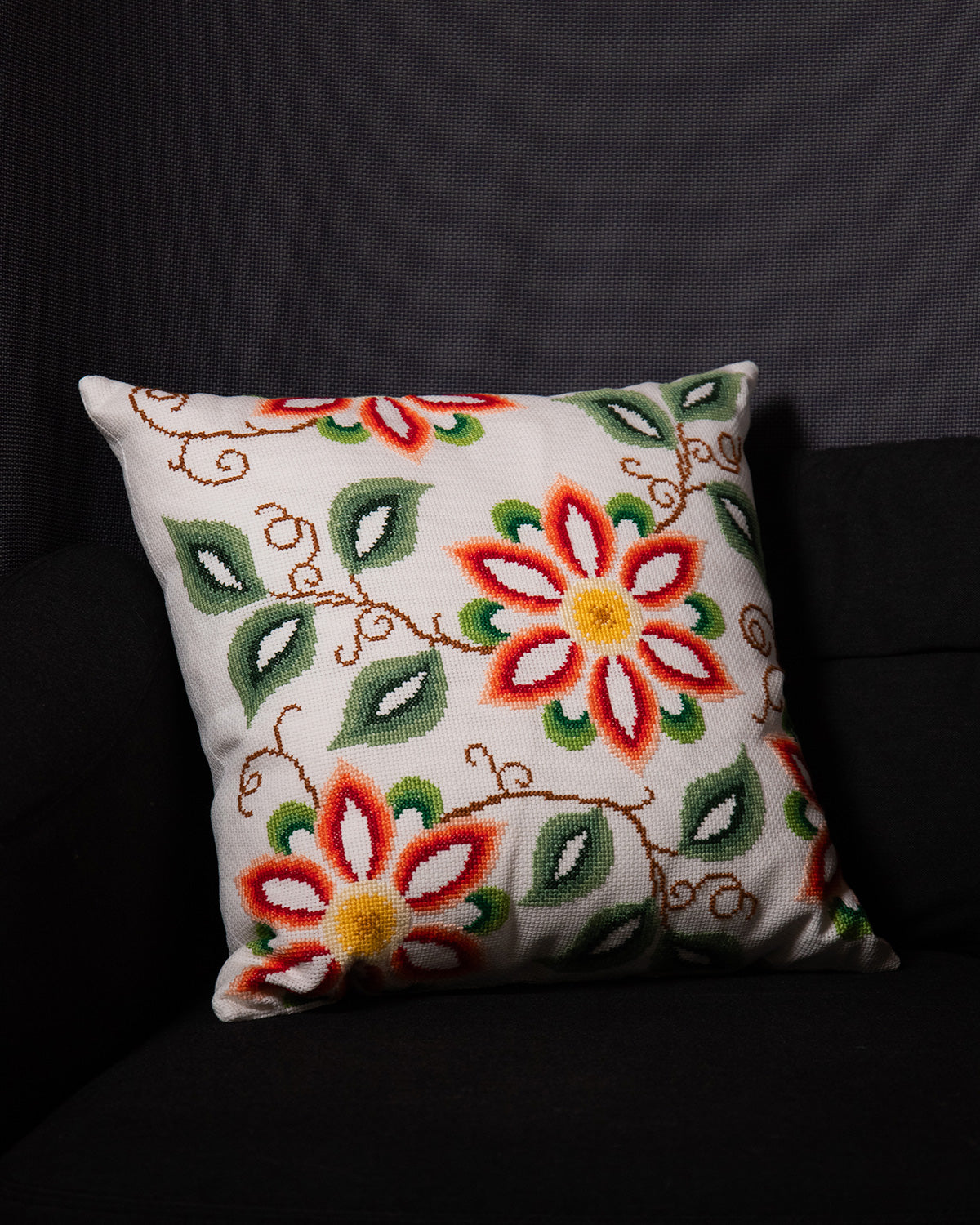 Broder din egen pute - Fargeglade Blomster.