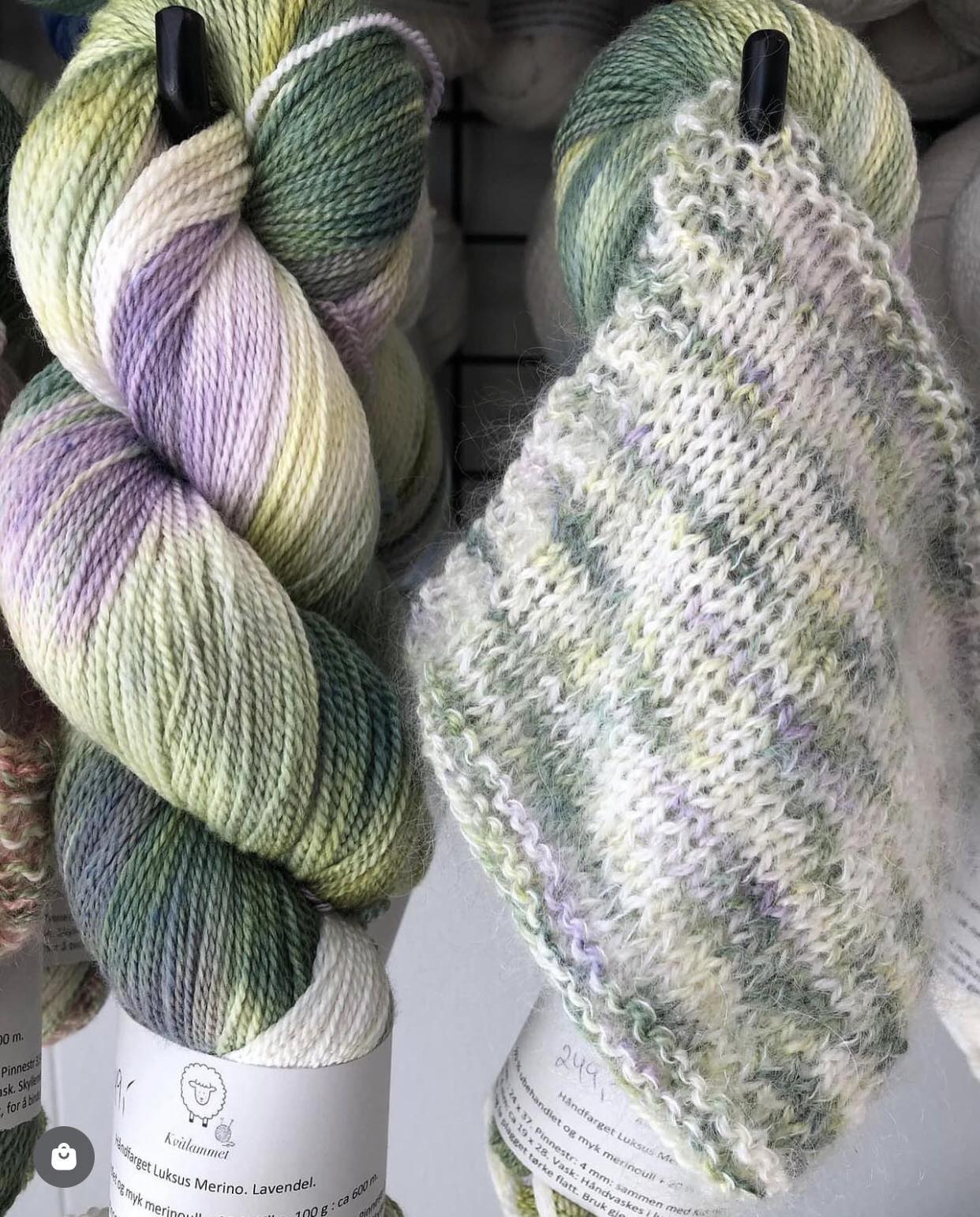 Kvitlammets Luksus merino. Lavendel. 100 g : ca 600 m. Pinnestr: 3 - 4 mm.