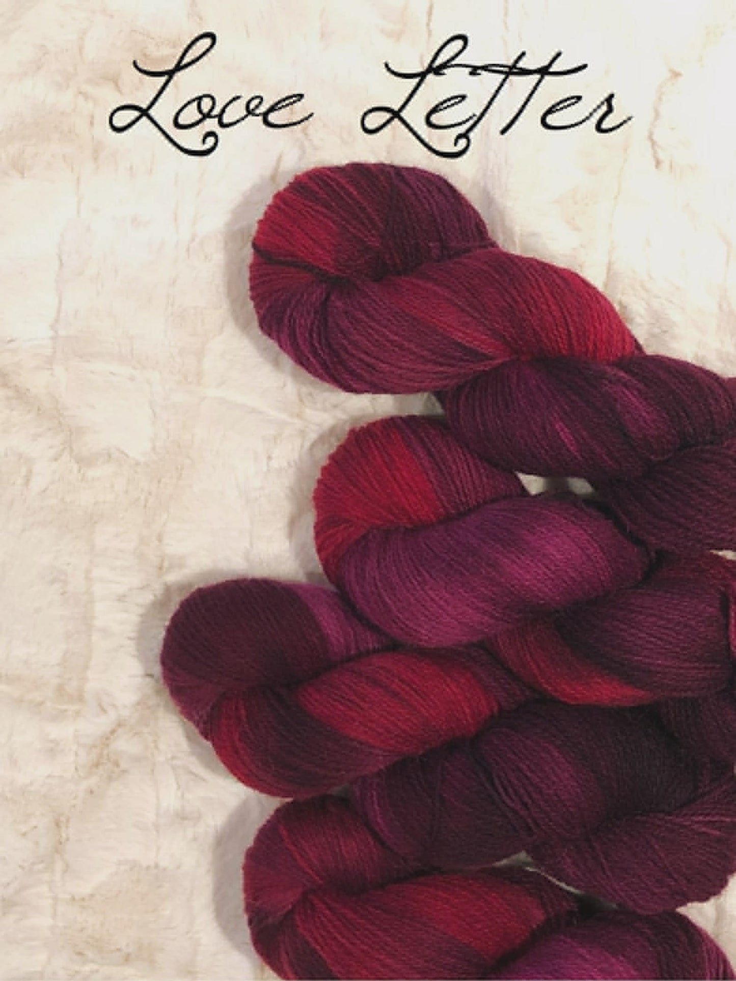 Kvitlammets Fjære sokkegarn fra Hillesvåg. Farge: Loveletter.