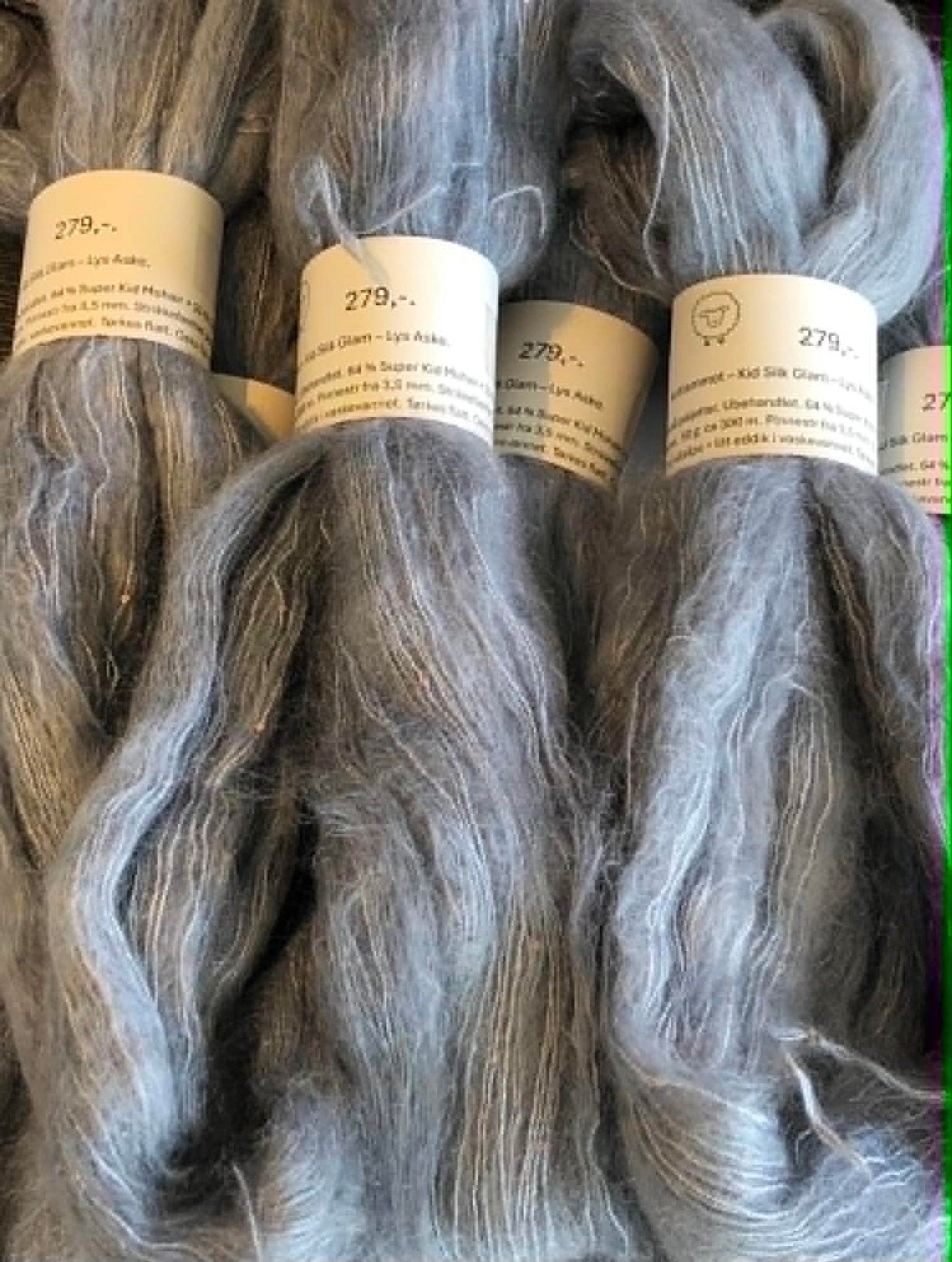 Lys Aske – Kid Silk Glam med shimmer og små paljetter