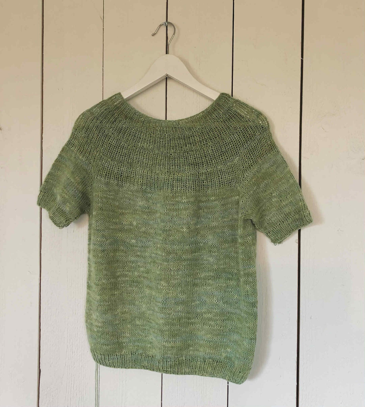 Merlin - 80 % merino + 20 % Lin. Farge: The Pond.