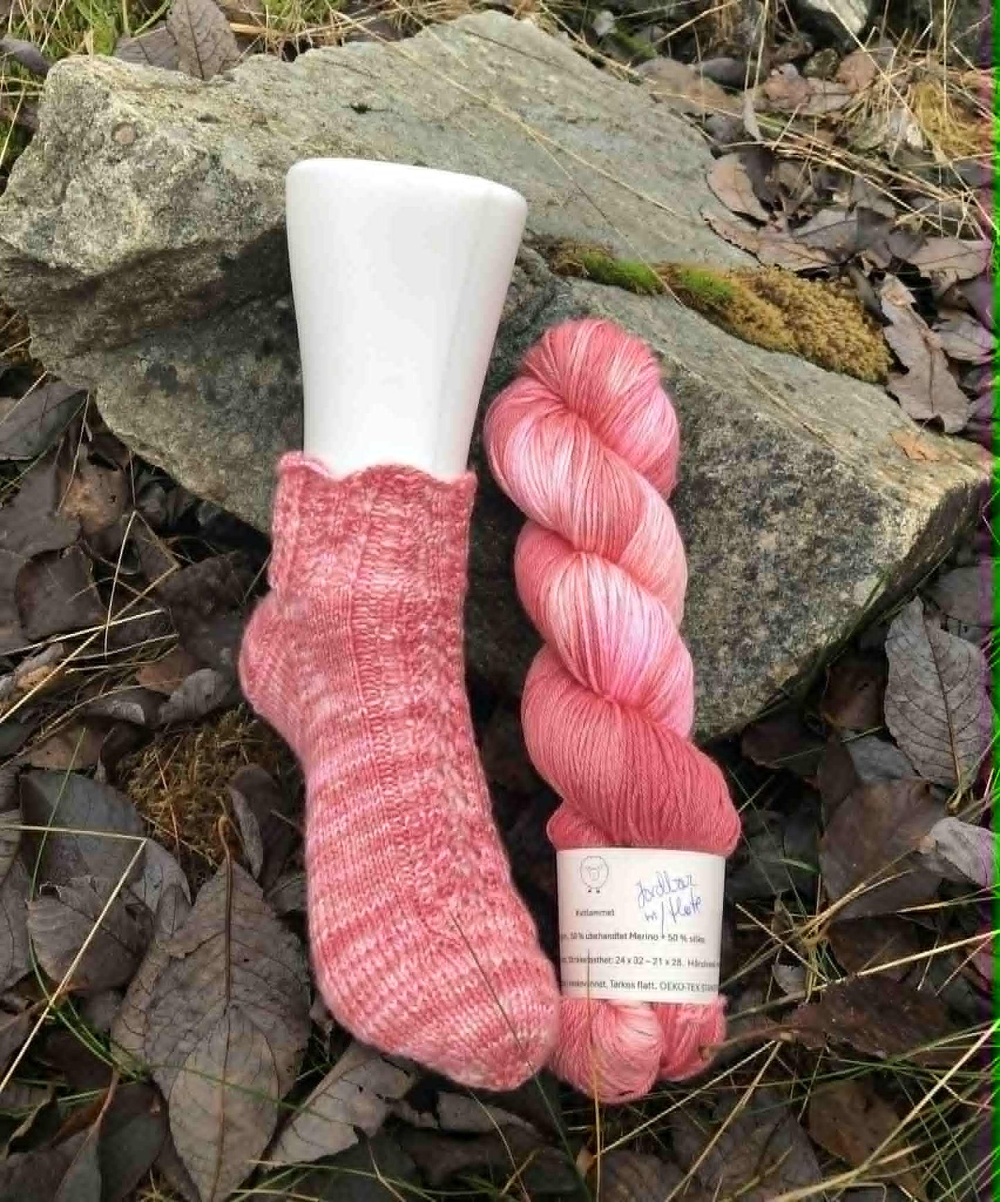 Garnpakke til  Klatrerose, ankelsokker. Garn: Posh  + oppskrift. FLERE FARGEVALG.