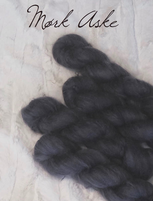 Mørk Aske. Melert. Brushed Kid Silk, ubehandlet. Ca 420 m.