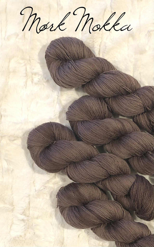 Eksklusivt Posh garn. Mørk Mokka. Melert.