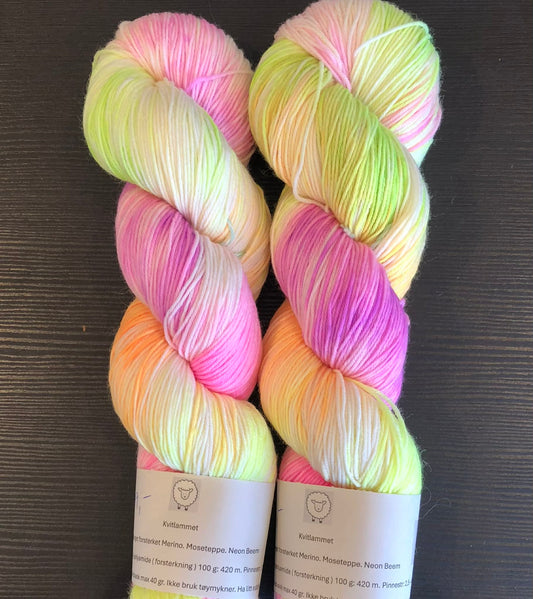 Forsterket Merino - Sokkegarn. Farge: Neon Beem-  TILBUD  - INGEN BYTTERETT.