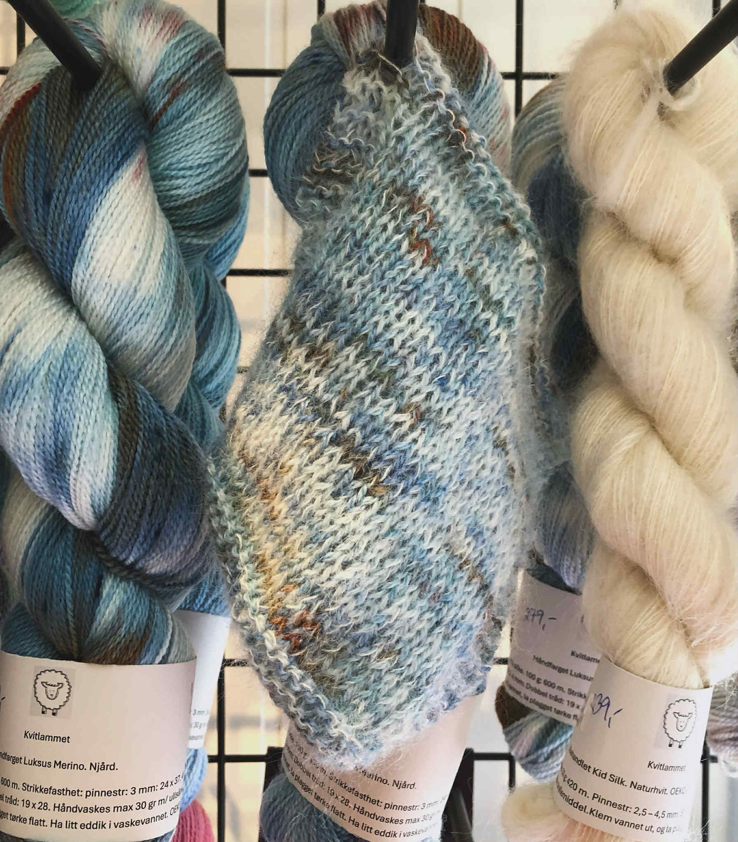 Kvitlammets Luksus merino. Njord. 100 g : ca 600 m.