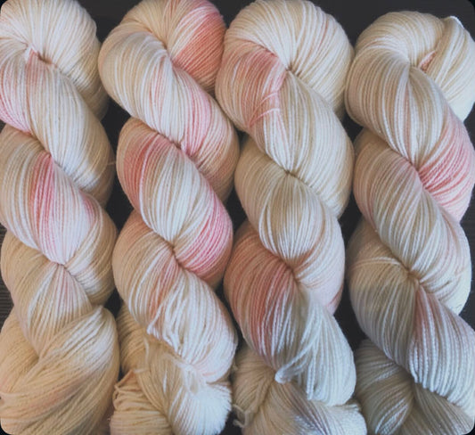 Ravngarn - Glitter Merino. Farge: Peach Skyes. TILBUD - FAST LAVPRIS - INGEN BYTTERETT.