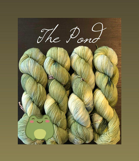 Kvitlammets Luksus merino. The Pond. FORSKJELLIG INNFARGING. TILBUD - INGEN BYTTERETT.