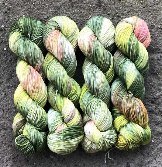 Ravngarn - Sokkegarn / forsterket Merino. Farge: Regnskog. TILBUD -  FAST LAVPRIS - INGEN BYTTERETT.