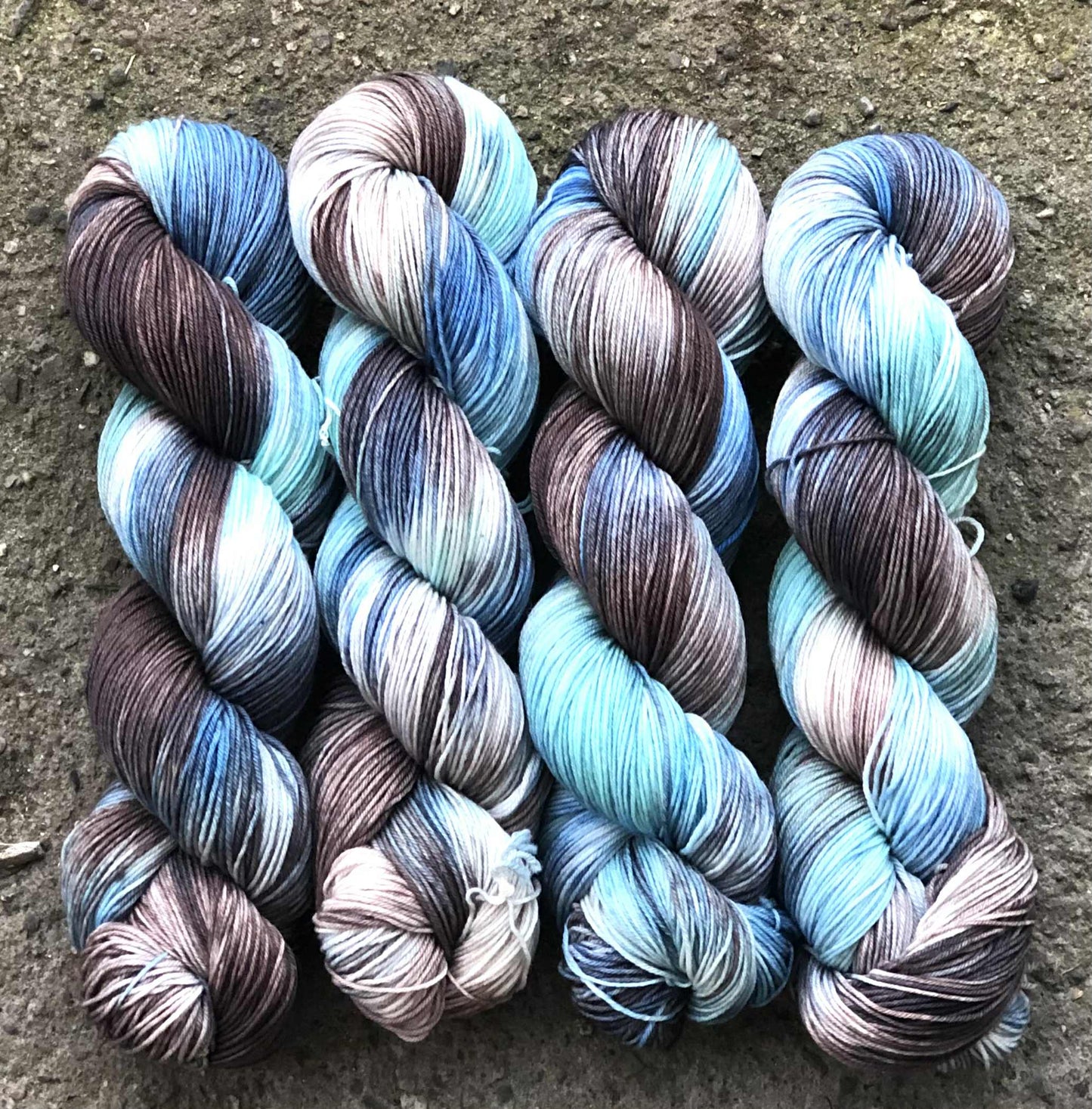 Ravngarn - Sokkegarn / forsterket Merino. Farge: Rondane. TILBUD - FAST LAVPRIS - INGEN BYTTERETT.