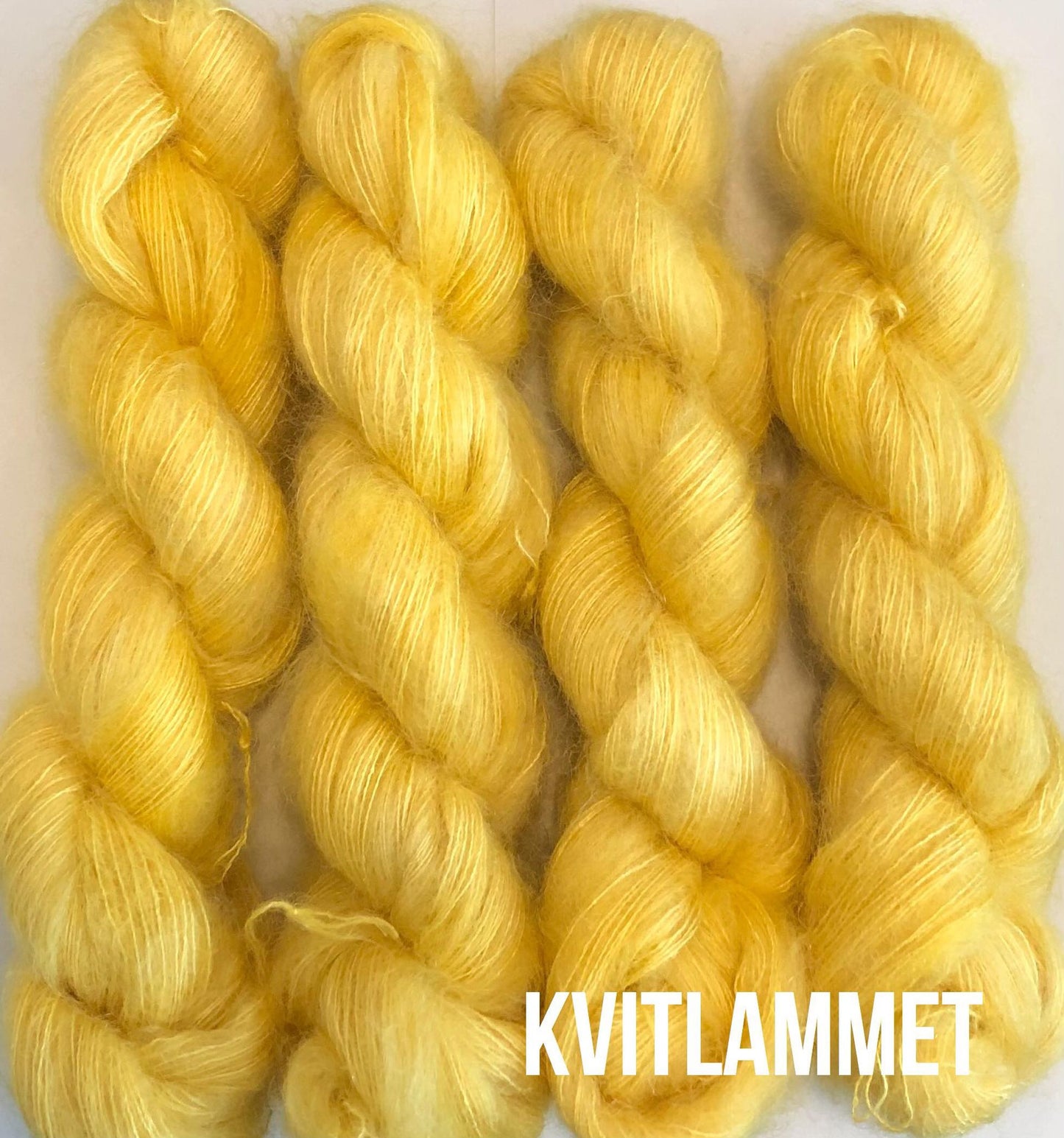 Solskinn. Brushed Kid Silk, ubehandlet. Ca 420 m.