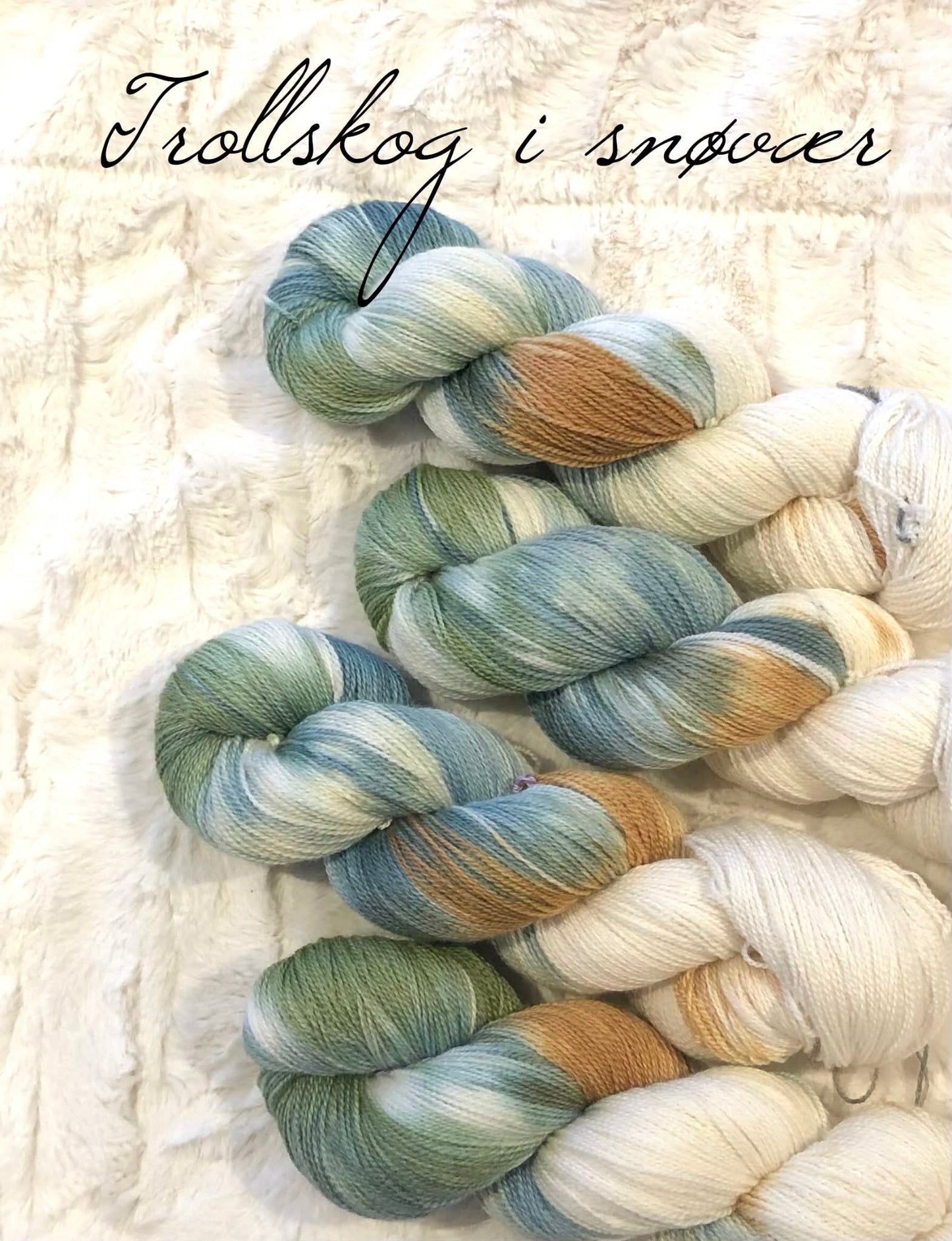 Kvitlammets Luksus merino. Trollskog i snøvær.