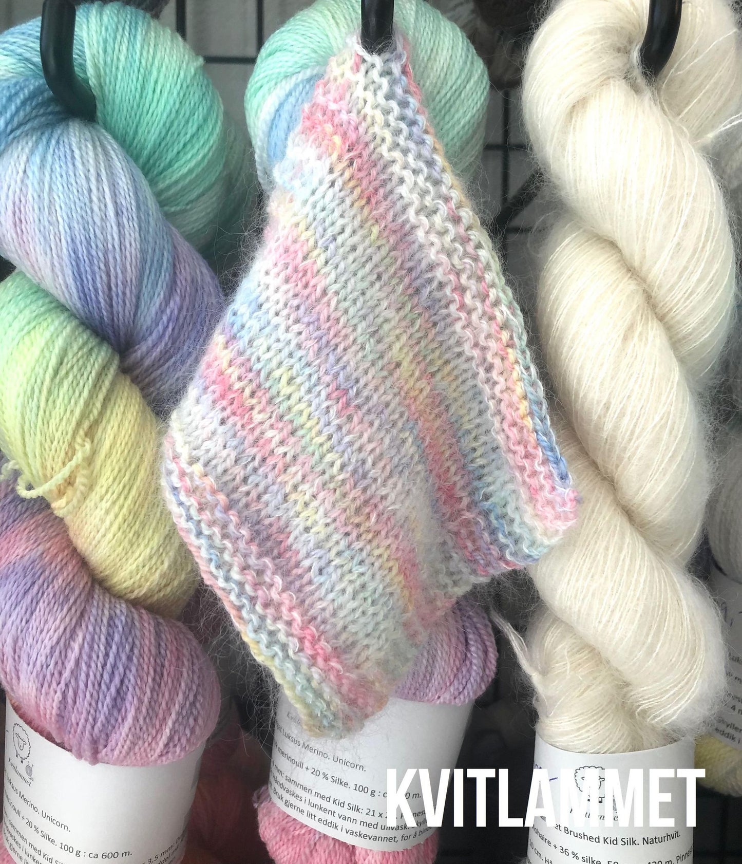 Kvitlammets Luksus merino. Unicorn. 100 g : ca 600 m. Pinnestr: 3 - 4 mm.