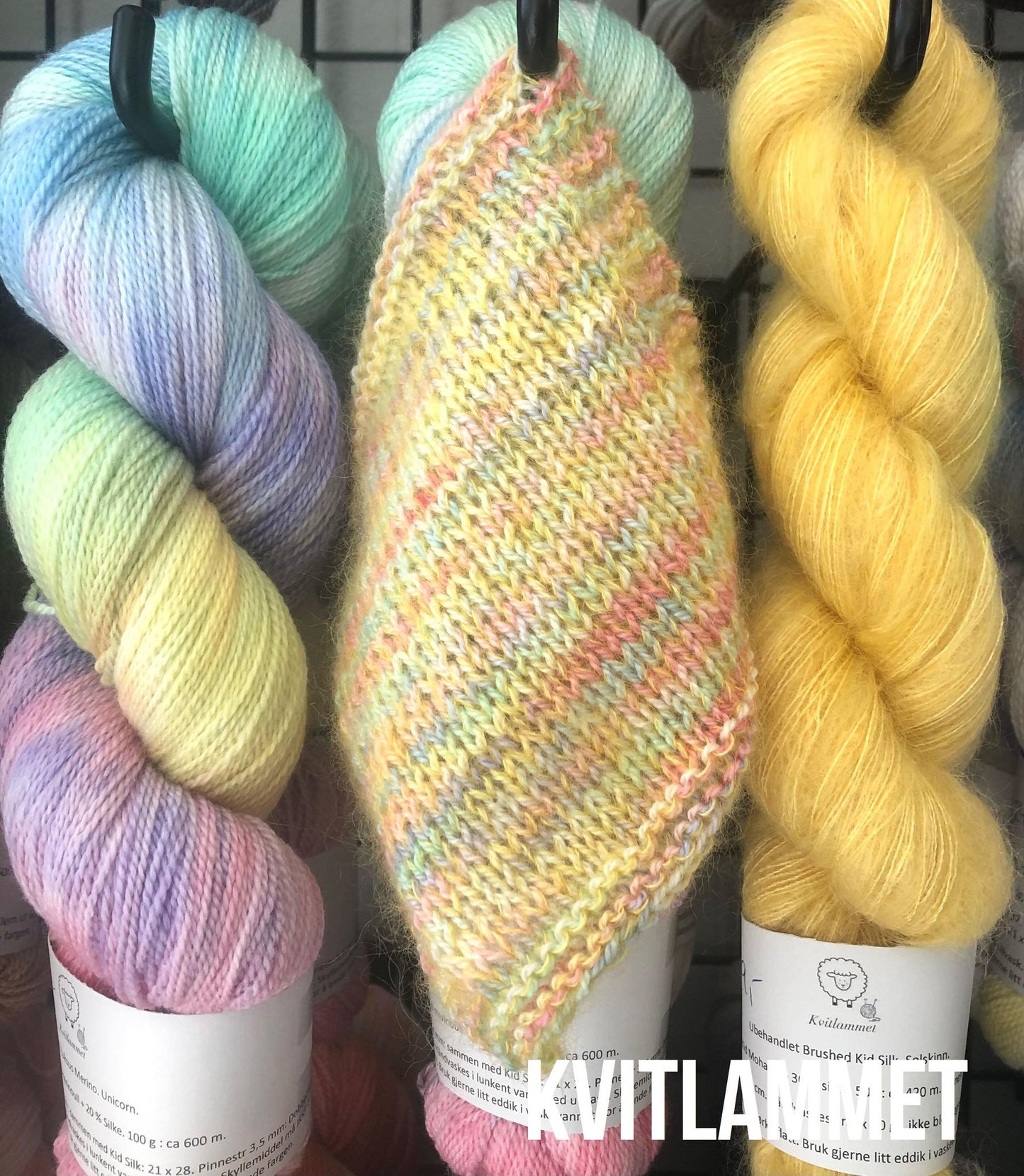 Kvitlammets Luksus merino. Unicorn. 100 g : ca 600 m. Pinnestr: 3 - 4 mm.