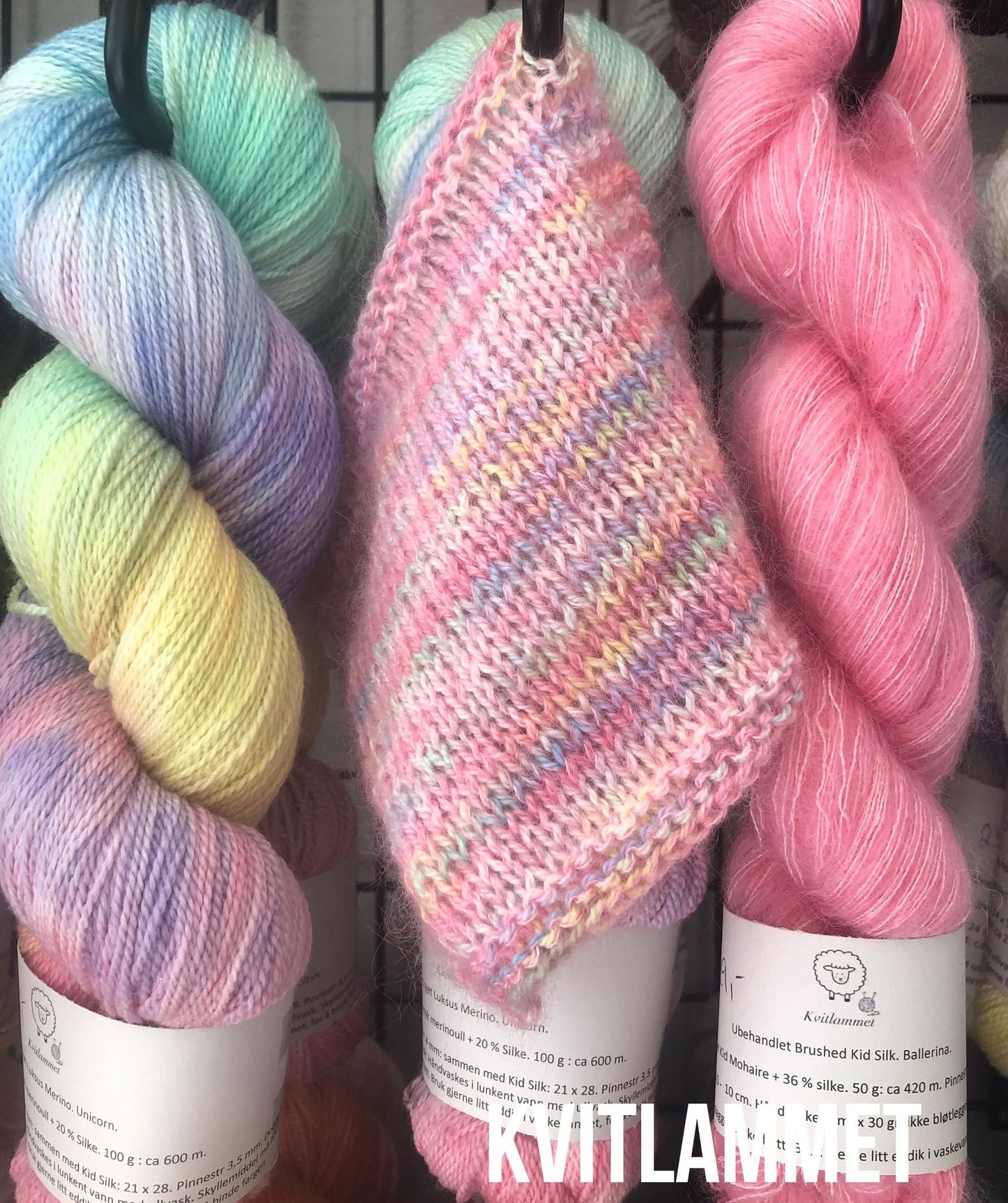 Kvitlammets Luksus merino. Unicorn. 100 g : ca 600 m. Pinnestr: 3 - 4 mm.