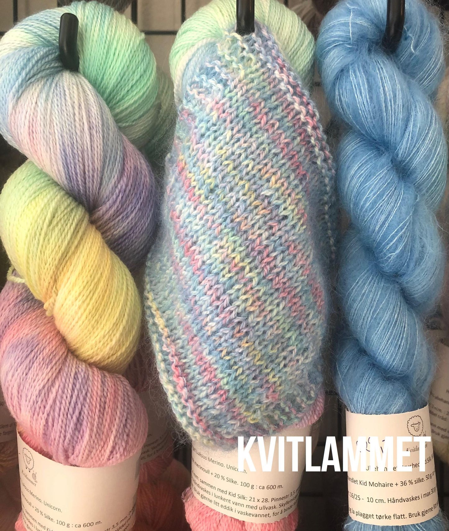 Kvitlammets Luksus merino. Unicorn. 100 g : ca 600 m. Pinnestr: 3 - 4 mm.