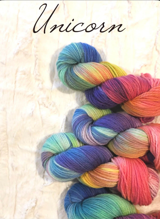 Håndfarget Fivel fra Rauma - Farge: Unicorn.