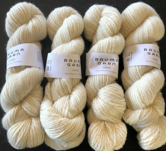 Håndfarget Vams fra Rauma. Naturhvit.