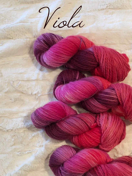 Håndfarget Vams fra Rauma. Viola.