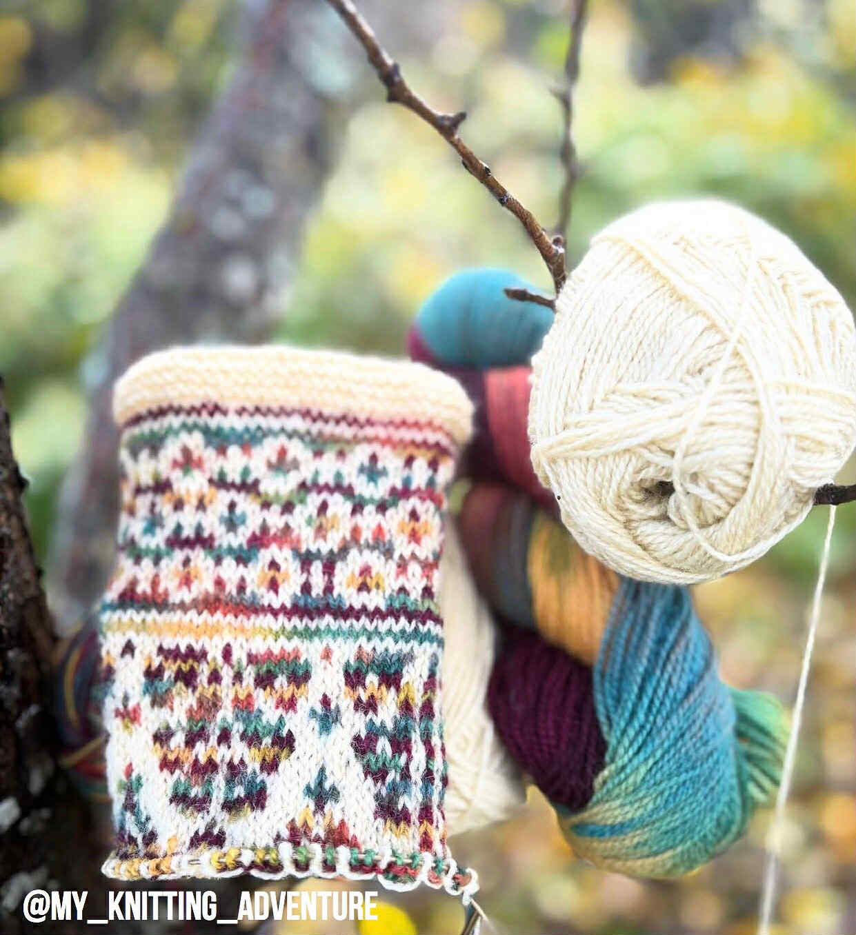 Håndfarget Finull fra Rauma. Farge: Woodstock.