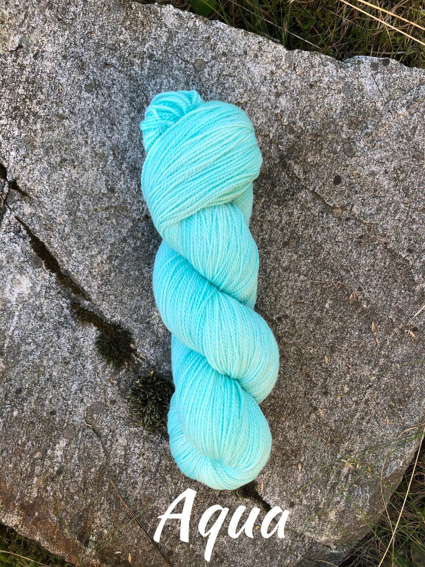 Kvitlammets Luksus merino 1. Ensfargede - melerte. 100 g : ca 600 m. Pinnestr: 3 - 4 mm.