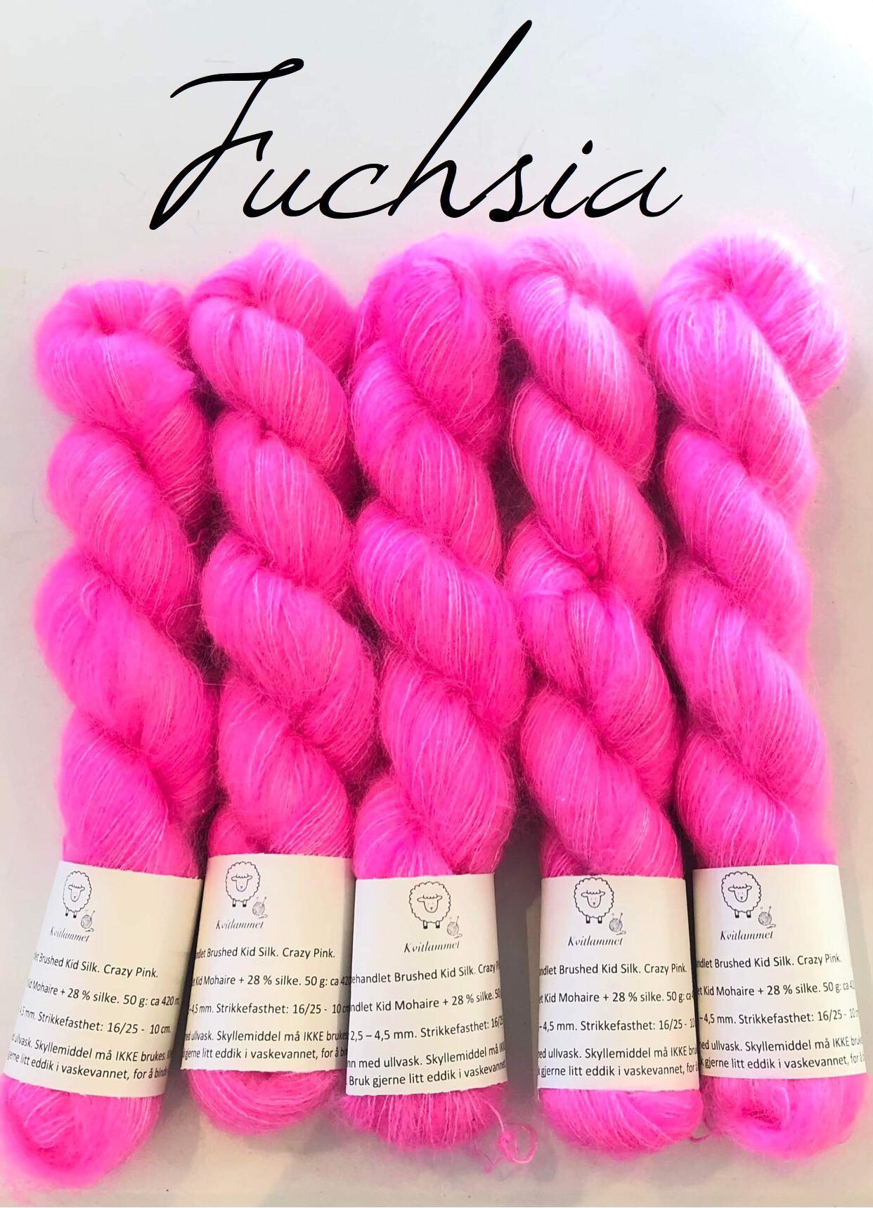 Fuchsia. Brushed Kid Silk, ubehandlet. Ca 420 m.