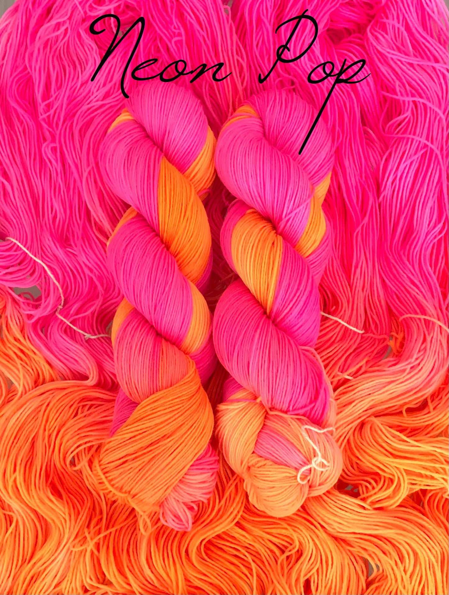 Neon Pop. 100 g: ca 420 m. Pinnestr: 2,5 - 4 mm.