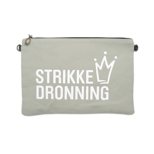 Strikkeveske  Str: Hele 29 x 21 cm. Reim følger med, den kan tas av og på. TILBUD - INGEN BYTTERETT.