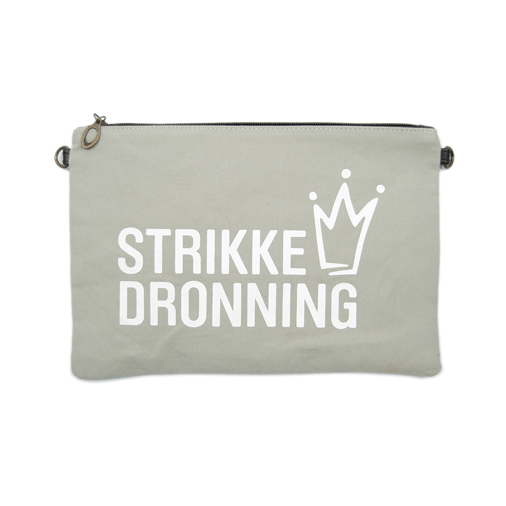 Strikkeveske  Str: Hele 29 x 21 cm. Reim følger med, den kan tas av og på. TILBUD - INGEN BYTTERETT.